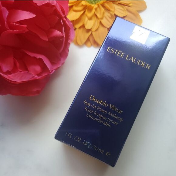 Estee Lauder Double Wear Foundation in 4N2 Spiced Sand - Picture 7 of 11